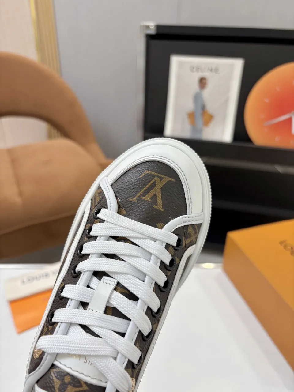 p580🐮🐮 LV couple skate shoes｜Classic jacquard, the ultimate code for a sweet outing! 👫** This pair of shoes is Louis Vuitton's love letter to fashionistas💌 - **classic presbyopic skate shoes**, the perfect choice for couples to go out on the street!  🔸 **Luxury details are a must-have**: Jacquard fabric  🔸 **So comfortable that you don’t want to take it off**: The sheepskin lining is skin-friendly and breathable, warm in autumn and winter without stuffing your feet, refreshing in spring and summer without being sticky, and you can wear it with a high-end feel in all seasons!  🔸 **Steady sense of security**: Non-slip rubber outsole, perfect grip, accompanying you through romantic streets.  **💑 Couple outfit inspiration**: ▪️ For boys, pair with leggings + baseball cap for a trendy street look!  ▪️ Girls can wear short skirts or shark pants, and the sweet and cool style is easy to choose~ **#Louis Vuitton #couple shoes #presbyopia classic** **👉 Click to collect and become the most fashionable CP in the circle of friends with him! ** Fabric: Imported cowhide/classic jacquard fabric Lining: Sheepskin lining Sole: Original rubber sole Size: Women’s size 35-42 (40/41/42 customized) Men’s size 39-45 (39.45 customized)